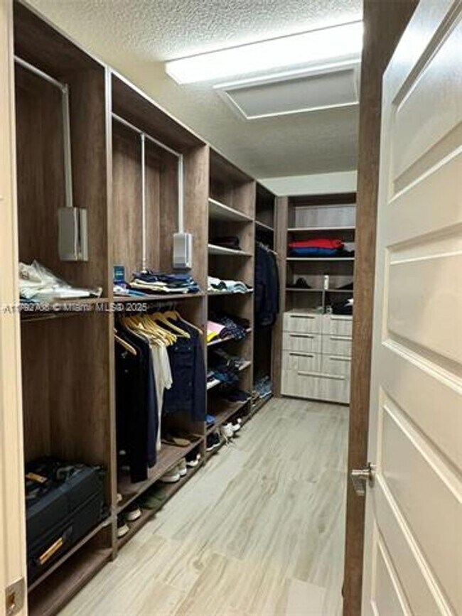 Building Photo - 10376 NW 76th Terrace