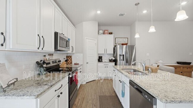 Building Photo - 1116 RIVER WOOD