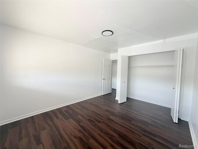 Building Photo - 14940 Longacre St