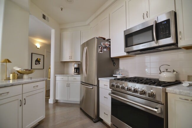 Building Photo - 5703 Laurel Canyon Blvd