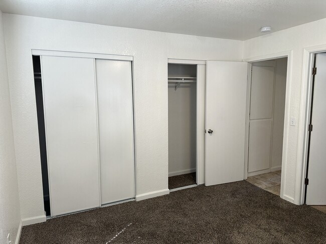 Building Photo - Riverbank 3 Bedroom 2 Bath Fourplex with Garage