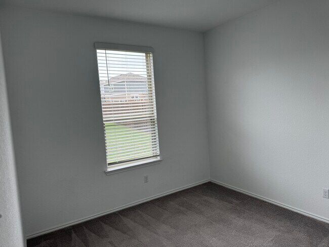 Guest bed room on first floor - 108 Banyon Dr