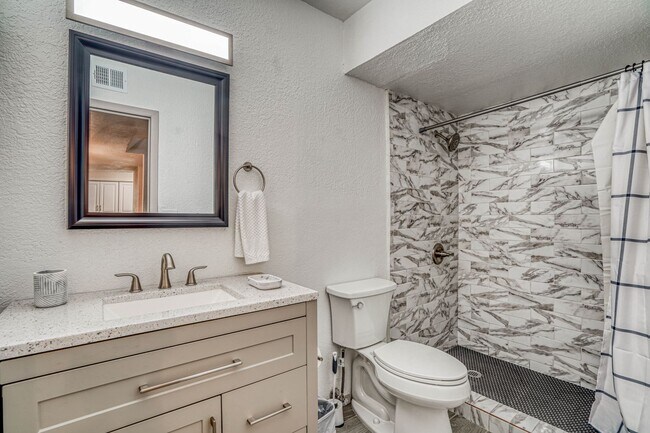 Building Photo - 311 Zenith Dr