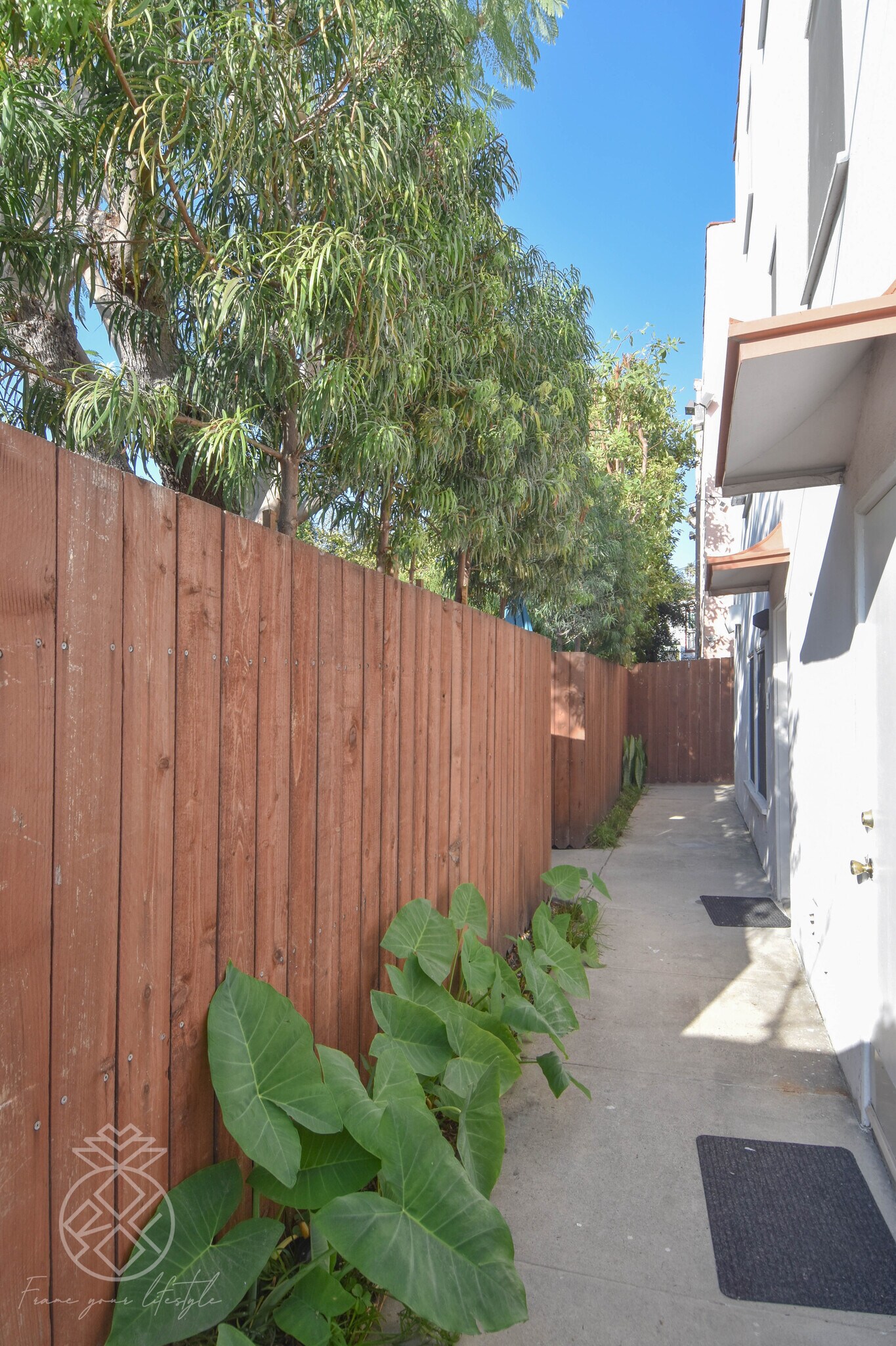 Building Photo - 905 Parkman Ave