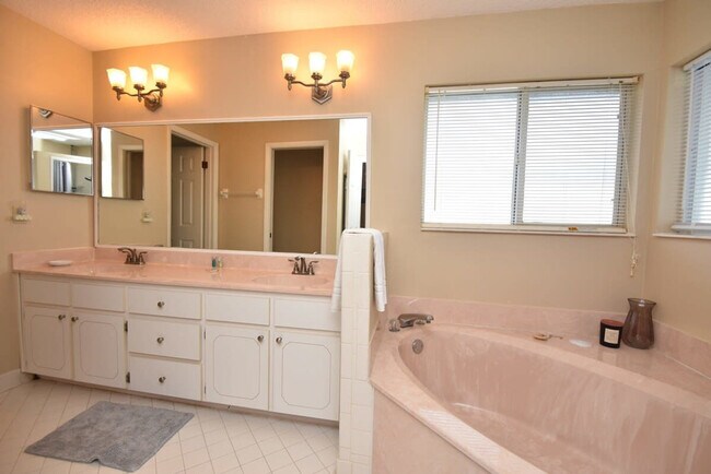 Building Photo - 60 Westover Ln