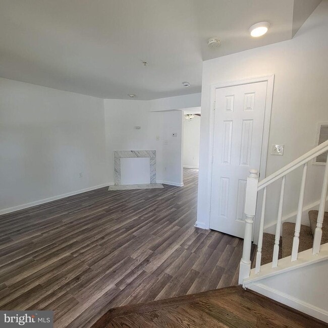 Building Photo - 6229 E Hil Mar Cir