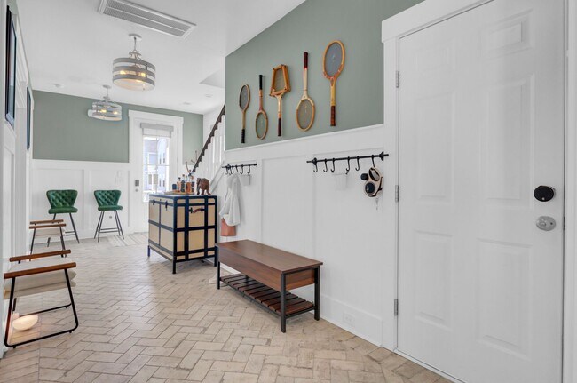 Building Photo - Impressive 4 bedroom home + office with el...