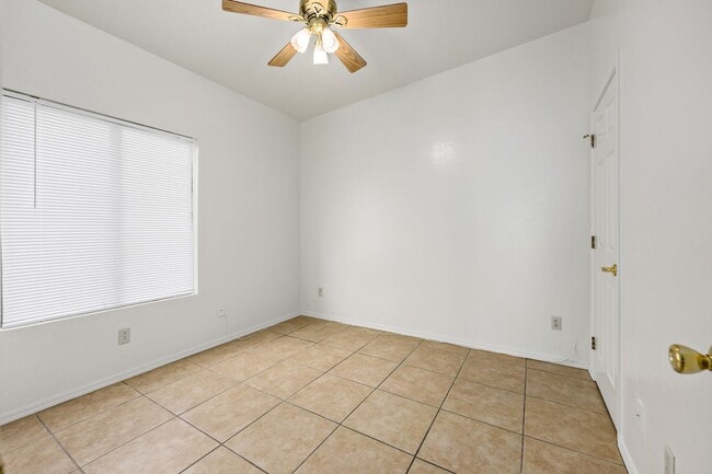 Building Photo - 4 bedroom home in Central Tucson