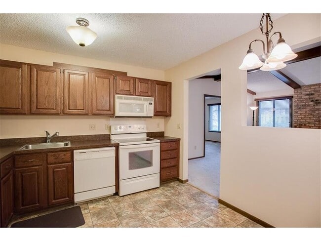 Building Photo - 1041 Zanzibar Ln N