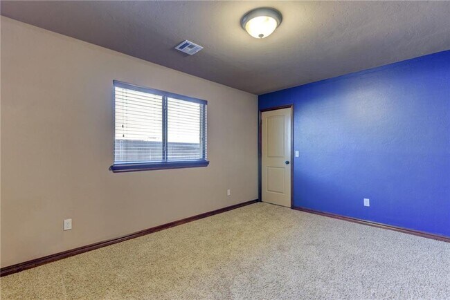 Building Photo - 9209 SW 30th St