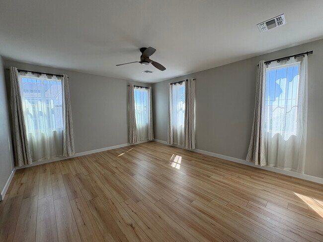 Building Photo - 1928 W Chisum Trl