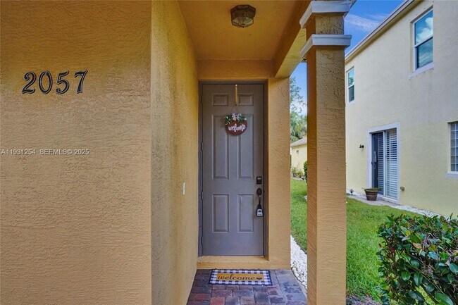 Building Photo - 2057 SE Avon Park Dr