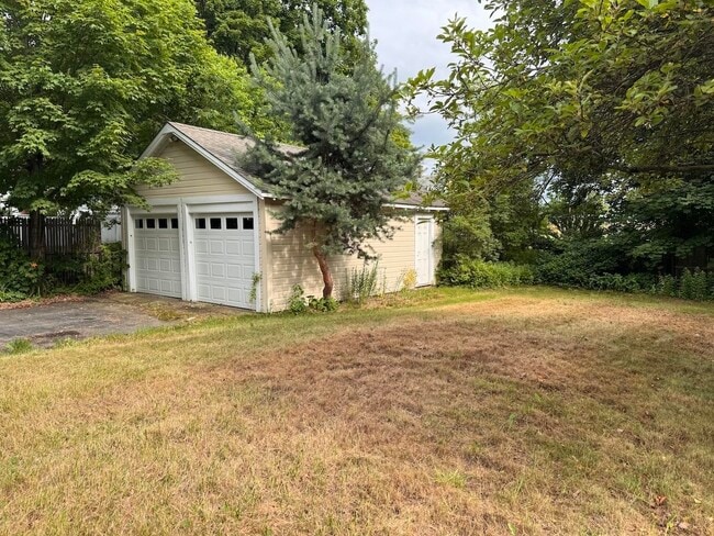 Building Photo - 26 Fowler St