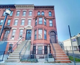 Building Photo - 557 BRAMHALL Ave