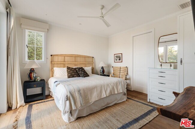 Building Photo - 5770 Busch Dr