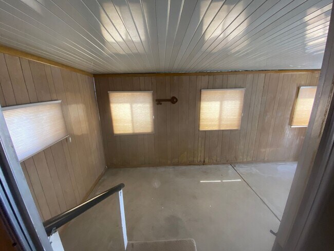 Building Photo - Unique and Spacious home