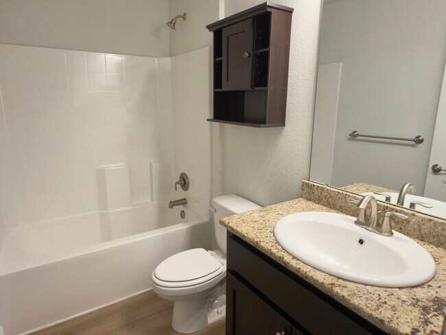 Building Photo - 4-Bedroom Craftsman Style Home - Winners Gait