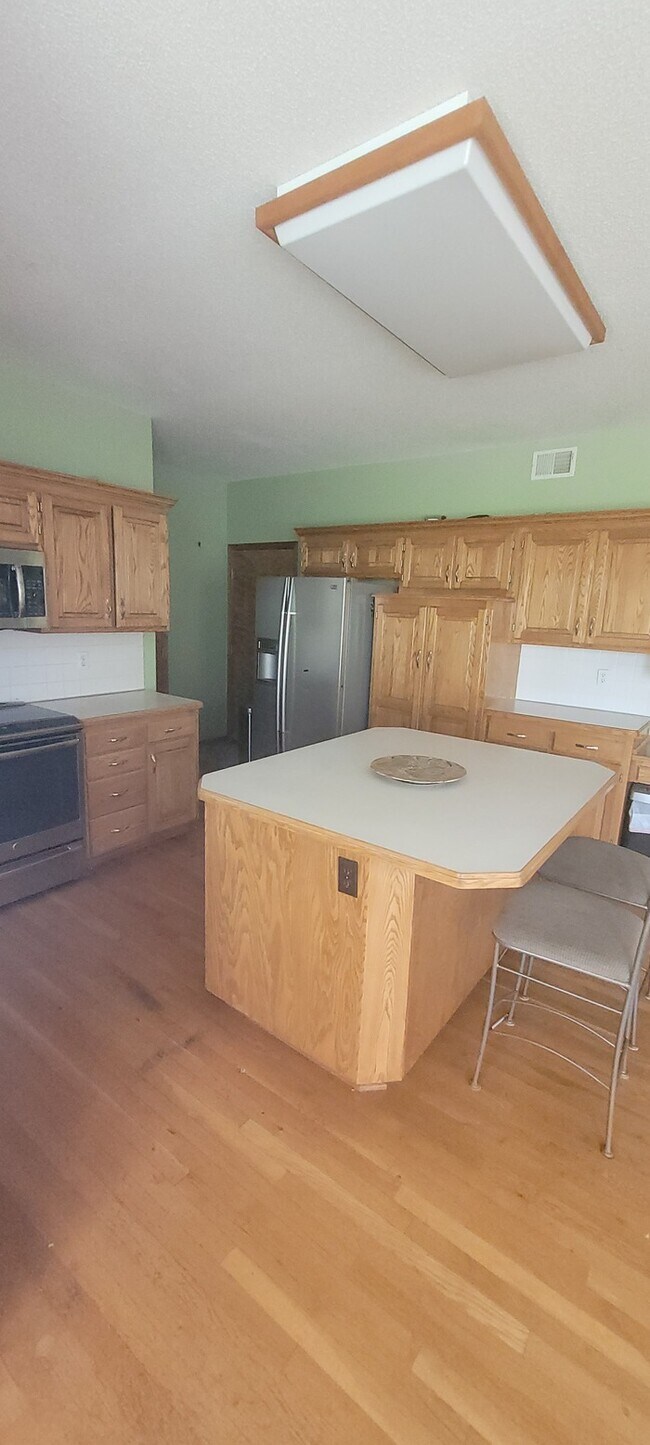 Building Photo - Fruitfully ready for your move in!