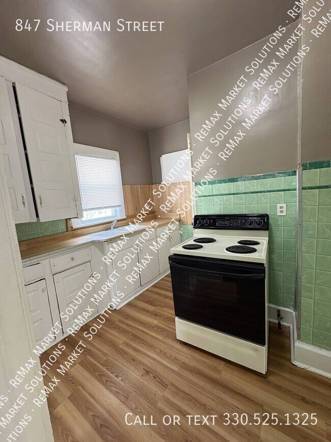 Building Photo - 847 Sherman St