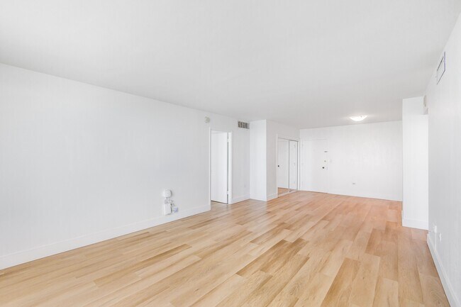 Building Photo - 5555 Collins Ave