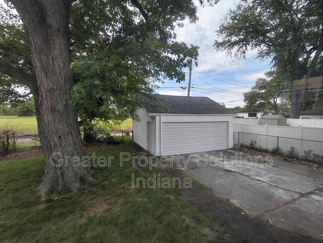 Building Photo - 252 Lawndale St