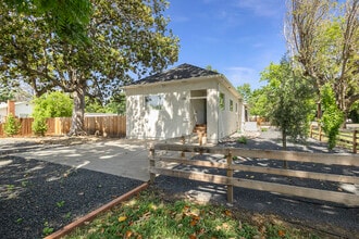 Building Photo - 1702 Laburnum Ave