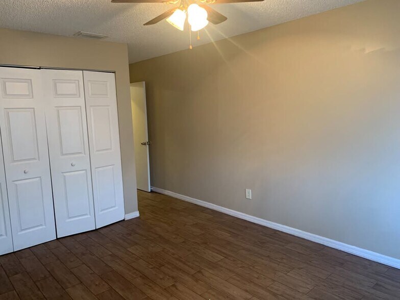 Building Photo - 610 Kenwick Cir