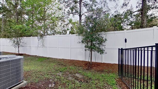 Building Photo - Jacksonville Townhome w/ Garage, Spacious Bedrooms & In-Unit Washer/Dryer