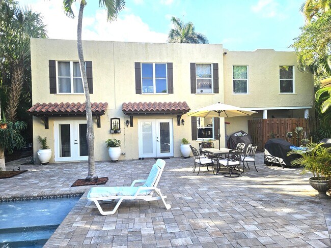 Building Photo - 206 Edgewood Dr