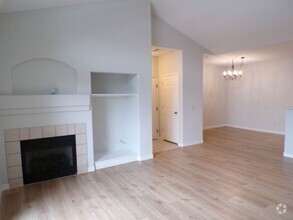 Building Photo - Spacious and Inviting 3 Bed 2 Bath Condo!