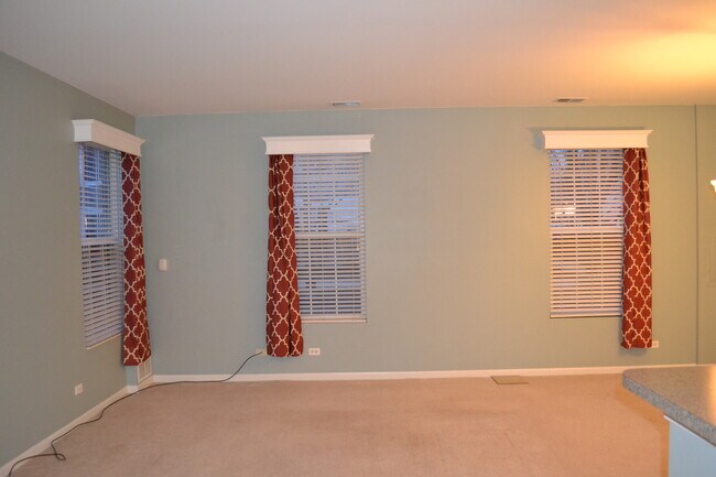 Building Photo - 161 Springbrook Trail S