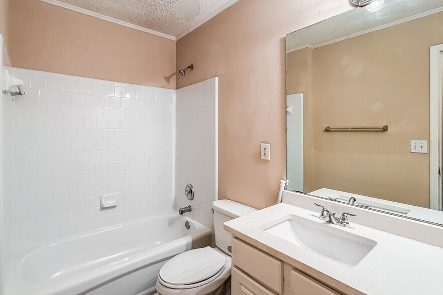 Building Photo - 4108 Glenaire Way NW