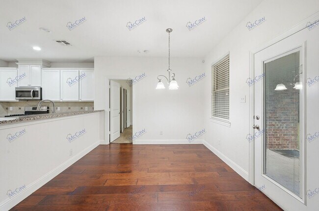 Building Photo - 3808 Hazelhurst Dr