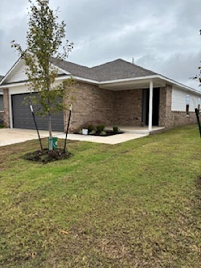 Building Photo - 2200 SE 90th St