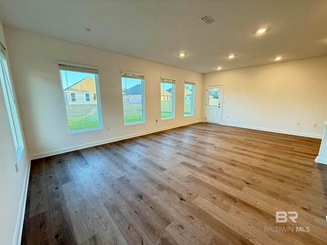 Building Photo - 19293 Maple Crest Loop