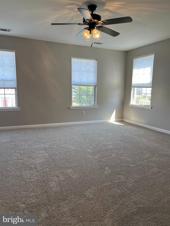Building Photo - 3650 Rolling Hills Dr