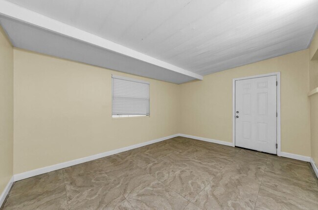 Building Photo - Charming 3 bedroom 2 bath in North Clearwa...
