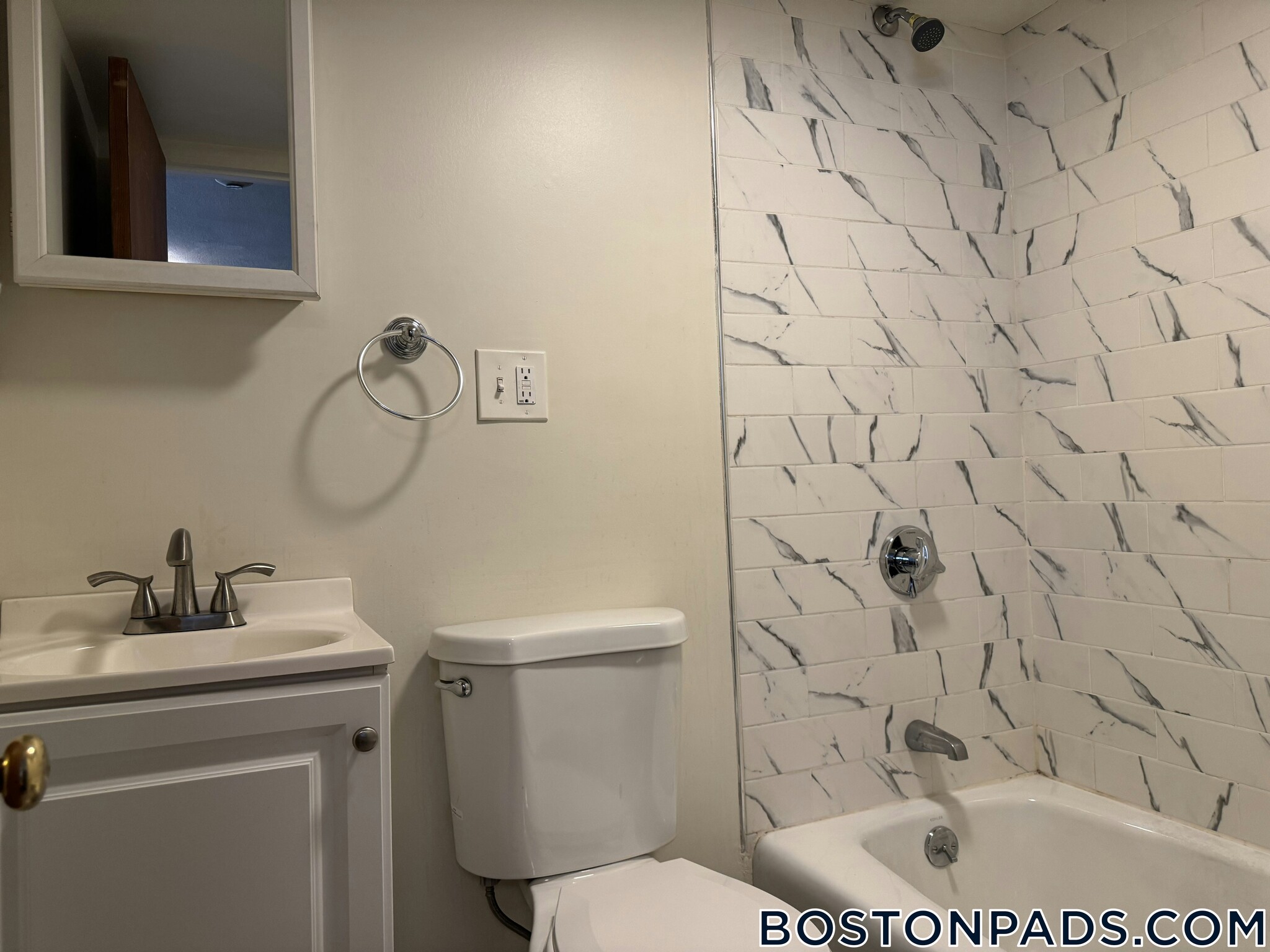 Building Photo - 10 Wait St