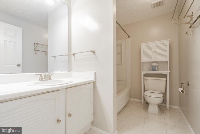 Building Photo - 2911 Montauk Ct