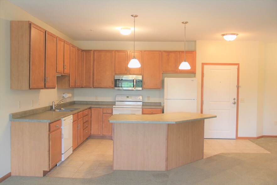Building Photo - 2103 Silver Bell Rd