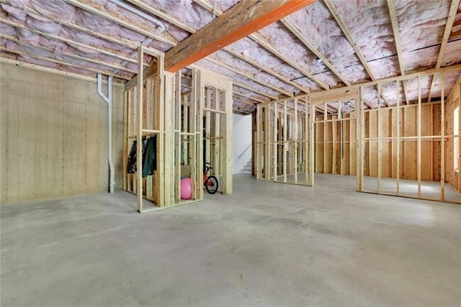 Building Photo - 6181 Shoreland Cir