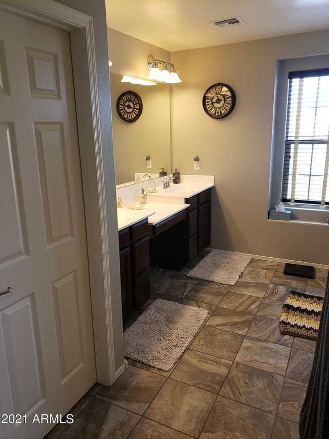 Building Photo - 16345 W Latham St