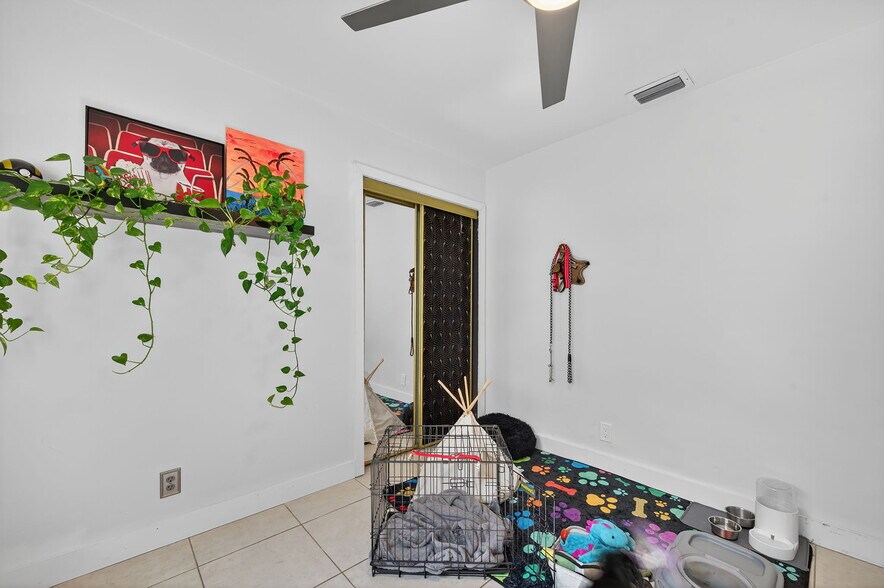 Building Photo - 6640 Douglas St