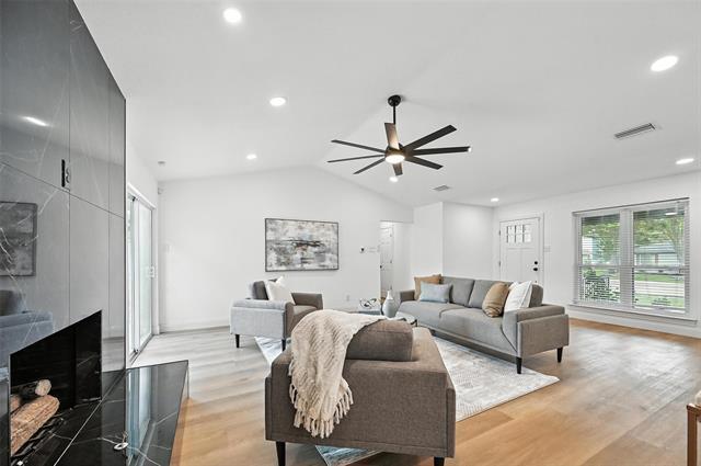 Building Photo - 7021 Thornwood Dr