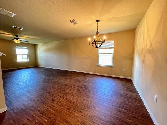 Building Photo - 732 Pinnacle Dr