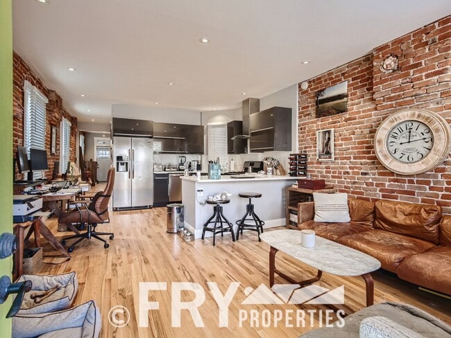 Building Photo - Remodeled 1 Bedroom in Cole
