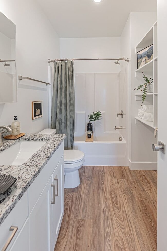 Building Photo - AVAILABLE TODAY - 3 Bed 2.5 Bath Townhome ...