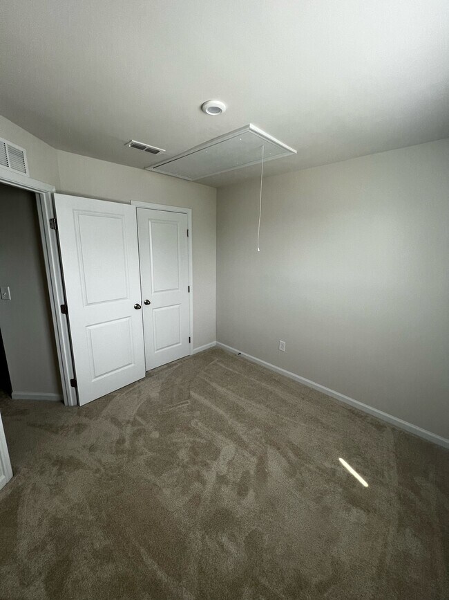 Building Photo - 104 Verdant Leaf Wy