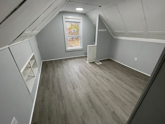 Building Photo - SECTION 8 & EDEN ACCEPTED!! Newly Renovate...