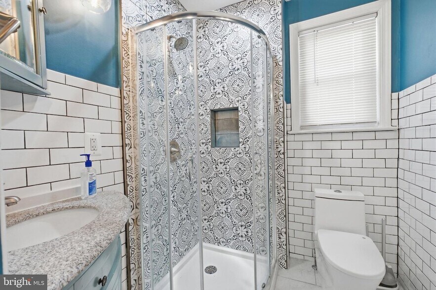 Building Photo - 3225 Chestnut St NE